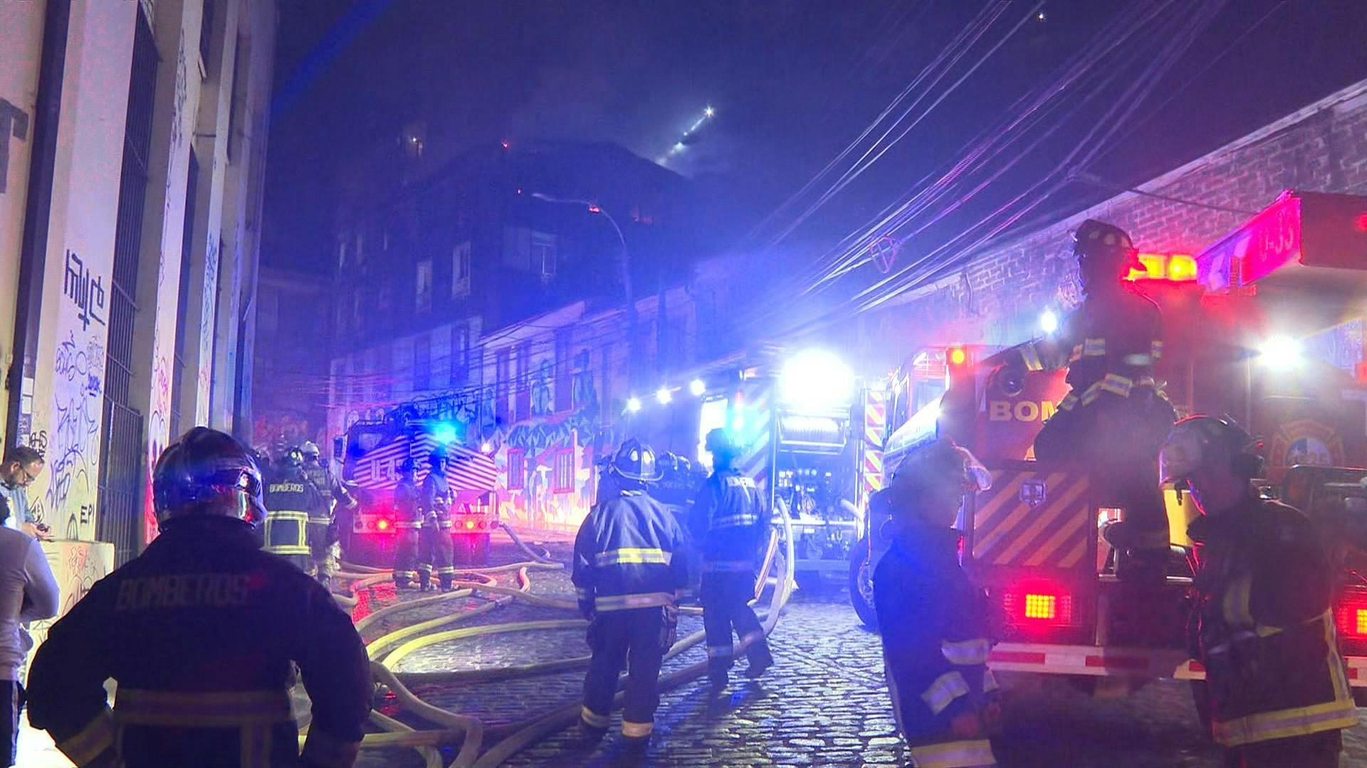 Investigan muerte de dos menores de edad tras incendio en calle Tomás Ramos