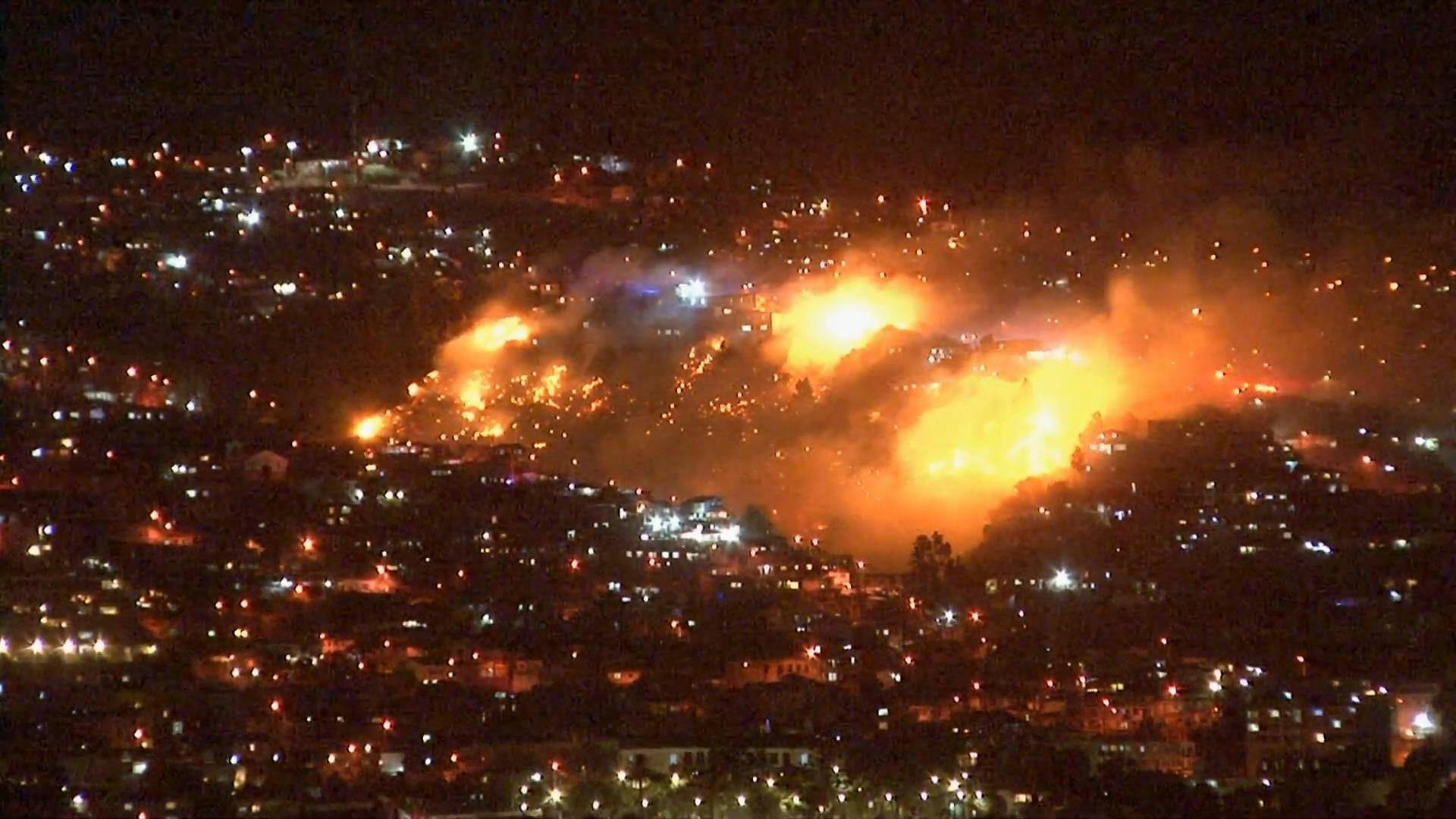 Voraz incendio deja 60 personas damnificadas en cerro Cordillera