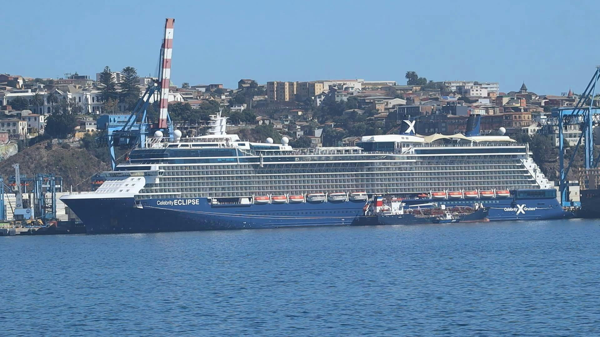 El “Celebrity Eclipse” recala en las costas de Valparaíso
