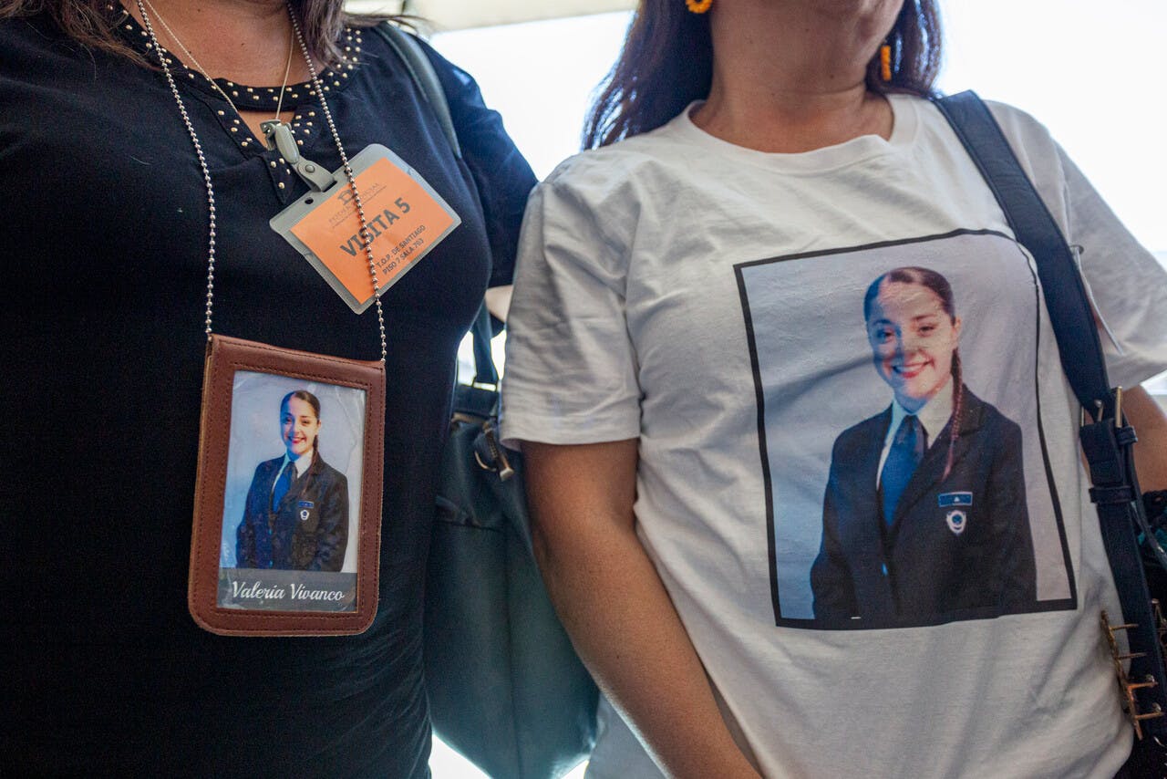 "Hay que limpiar la PDI": Familiares de detective Valeria Vivanco protestan contra exdirector Sergio Muñoz