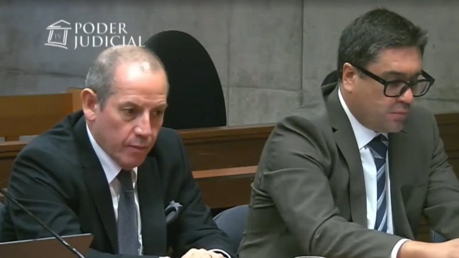 Envío de fotos a oficios secretos y chats de Whatsapp: Las pruebas en contra de Sergio Muñoz durante su formalización