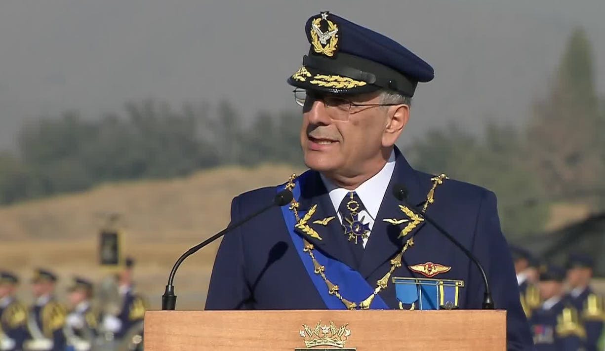 "Con el compromiso de contribuir al progreso de la Nación": El discurso del Comandante en Jefe de la Fach, Hugo Rodríguez González