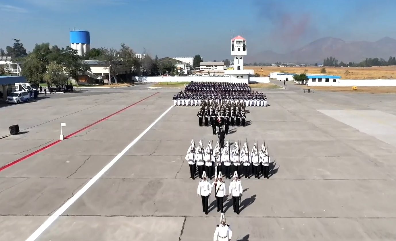 Impecable y felicitaciones: Así fue desfile aéreo y terrestre del 94° aniversario de la FACH