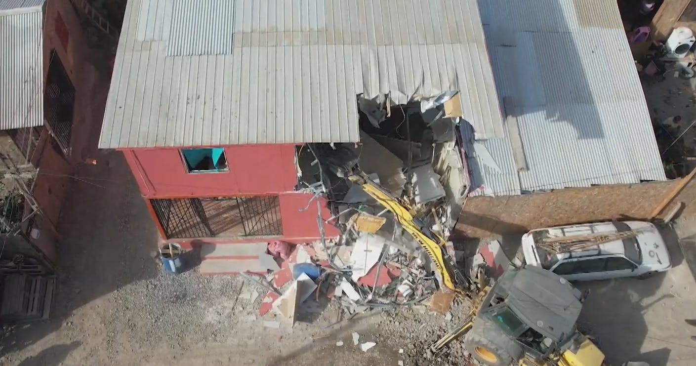 Demuelen locales clandestinos en toma de Cerrillos