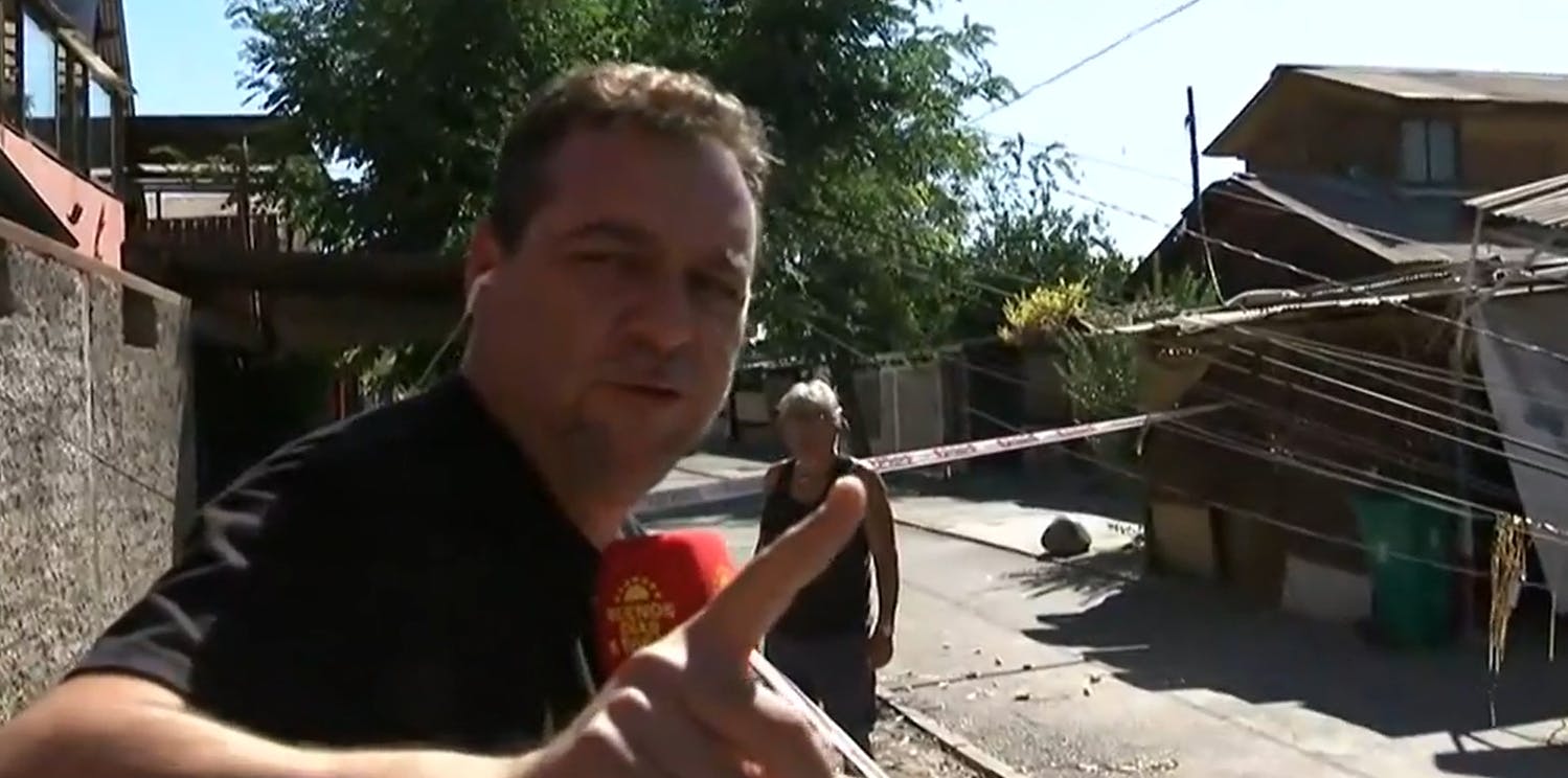 Por fatiga de material: Alerta por poste caído sobre casa en San Ramón 