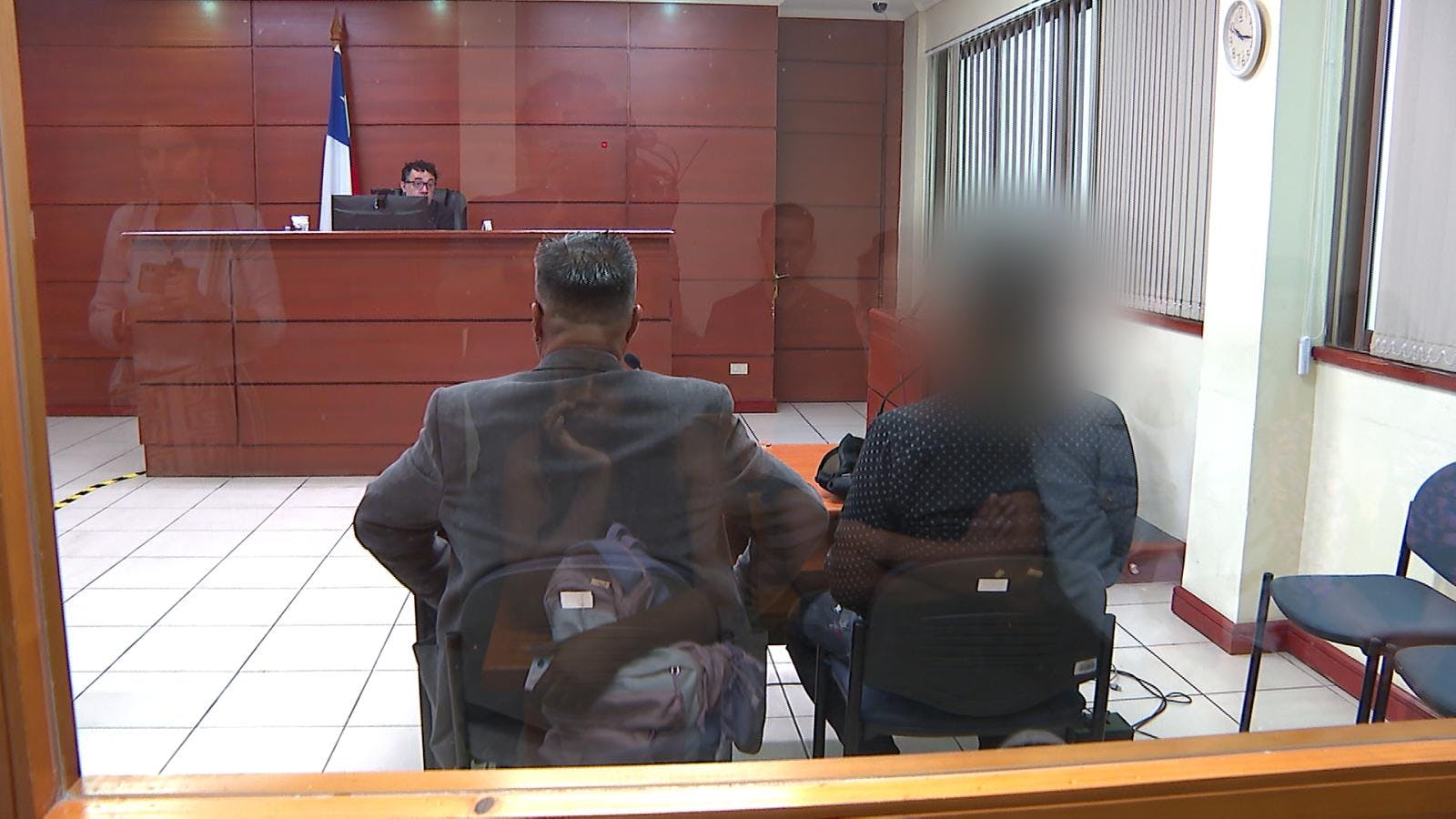 Formalizan a ex apoderado por agresiones y amenazas contra profesora
