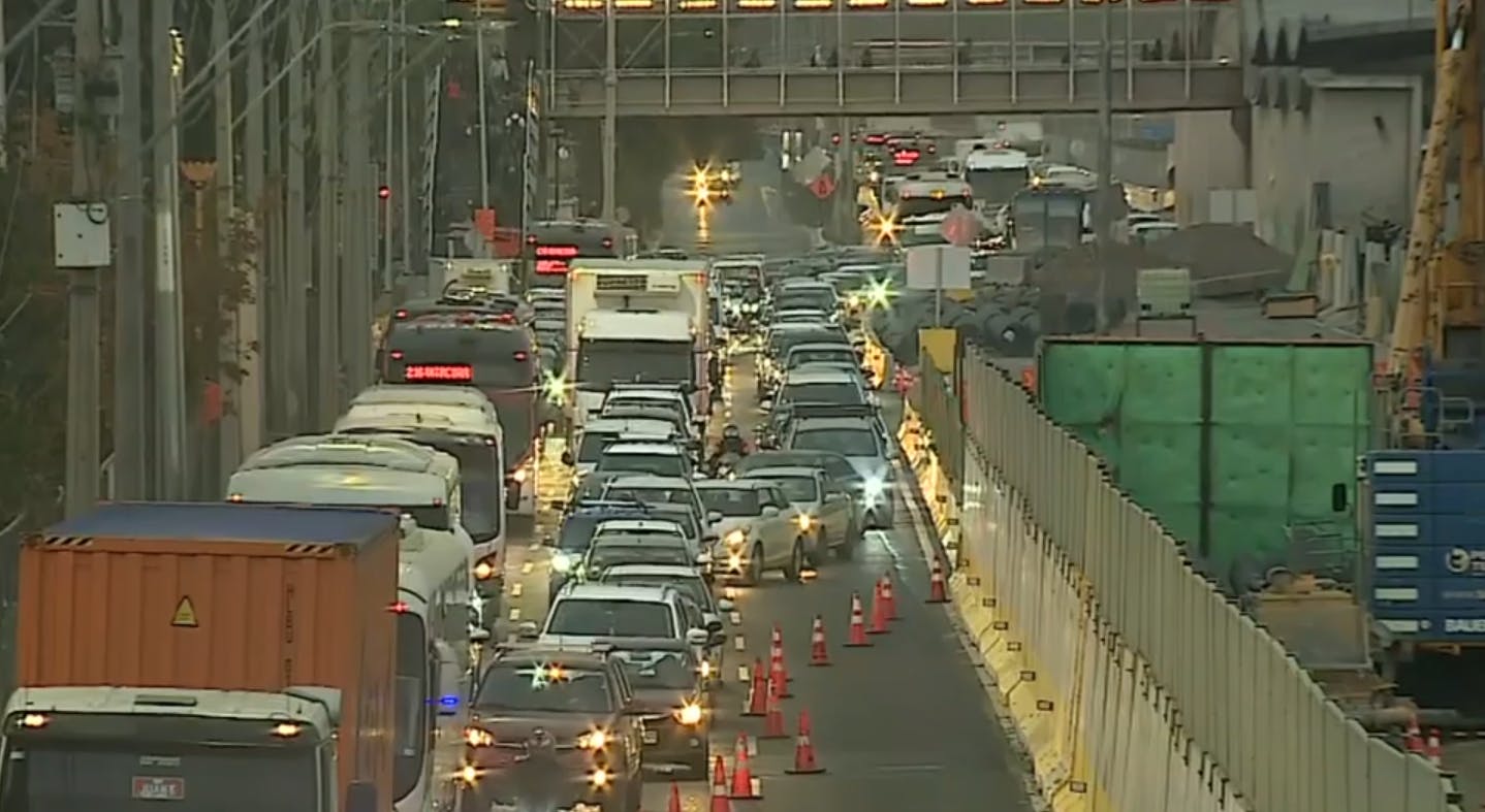 Kilométrico taco marca el inicio de este jueves en Vespucio Sur de Peñalolén