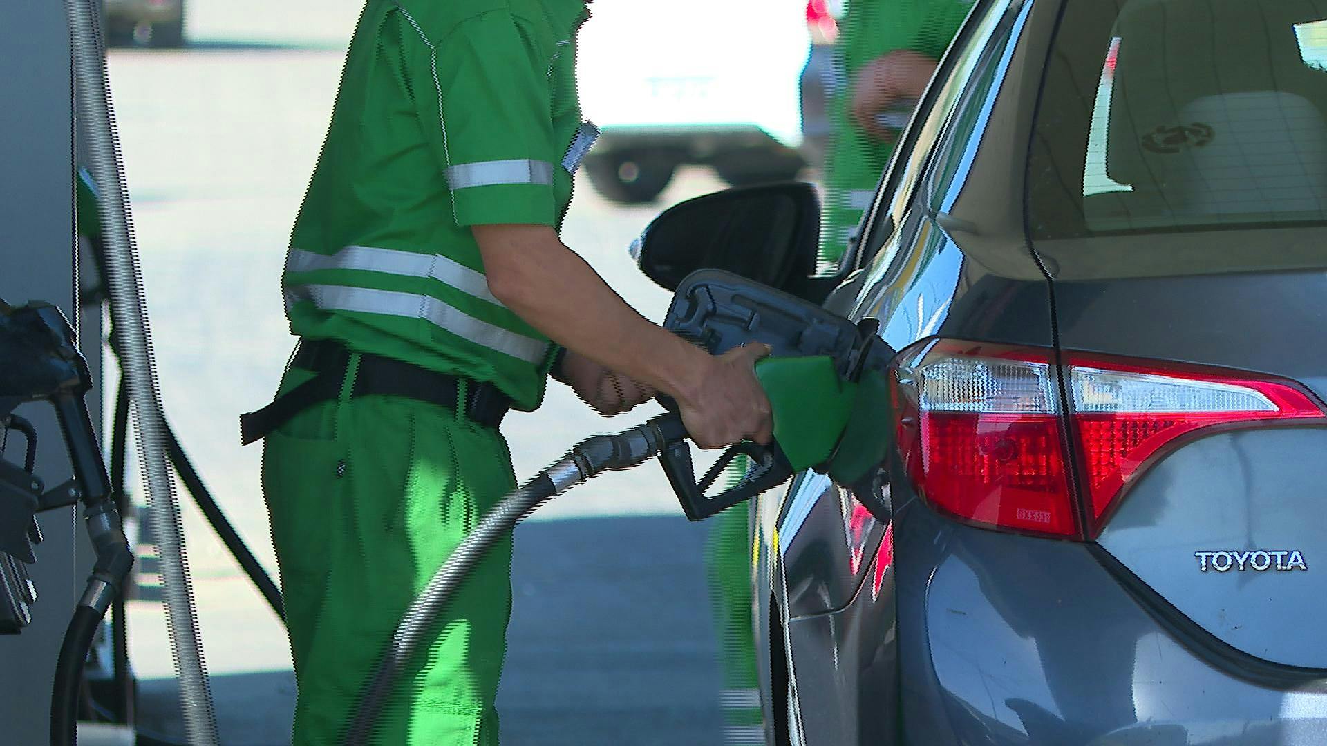 Porteños podrán comprar combustible más barato tras convenio entre municipio y bencinera
