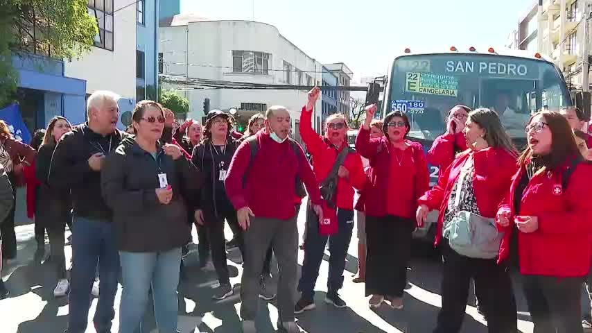 Protesta de funcionarios de la dirección del Servicio de Salud