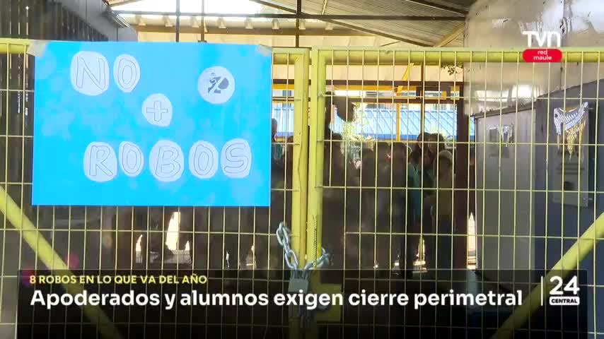 Apoderados se manifiestan exigiendo seguridad