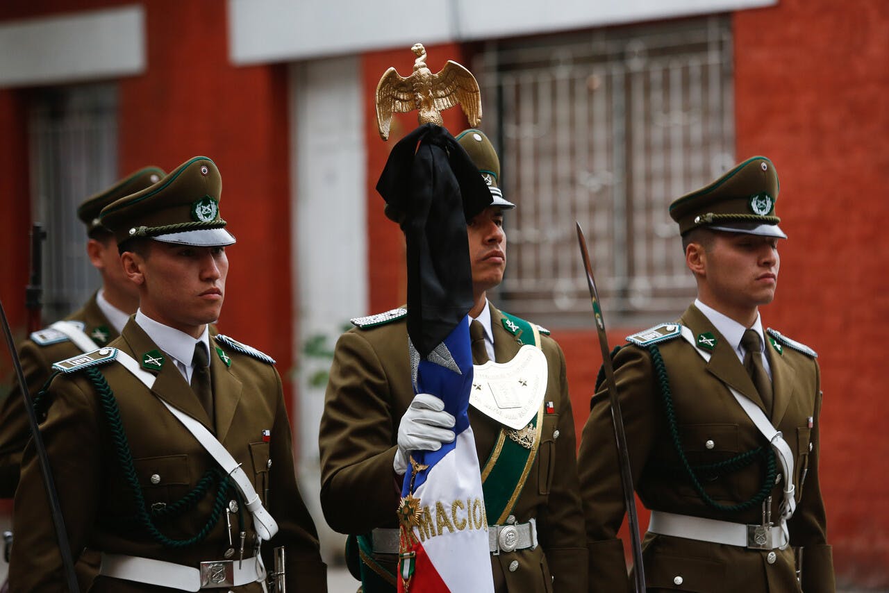 "Nos duele, pero vamos a seguir estando": El pesar de Carabineros por la muerte de teniente Sánchez 