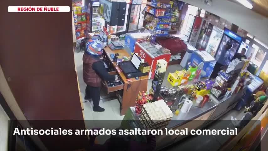 Dos ladrones intimidaron a cajera de negocio comercial