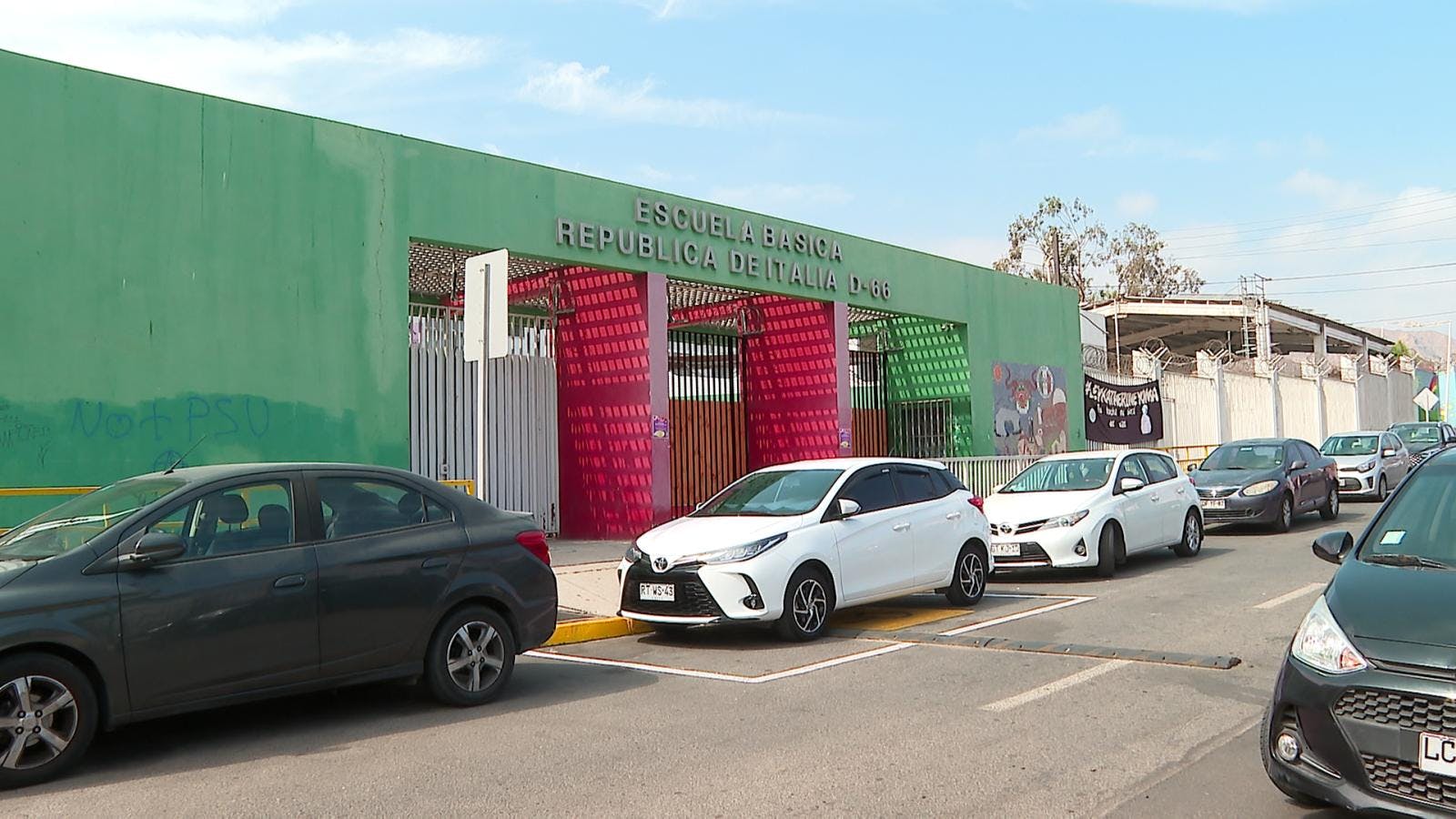 Paulatino regreso de colegios municipales a clases tras un mes de paro