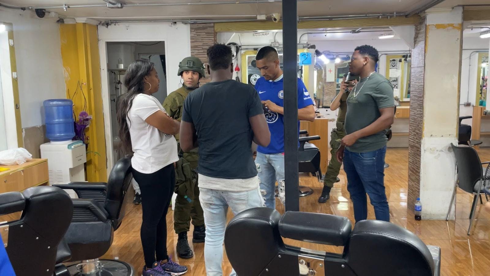 Realizan fiscalización a barberías en centro de Antofagasta