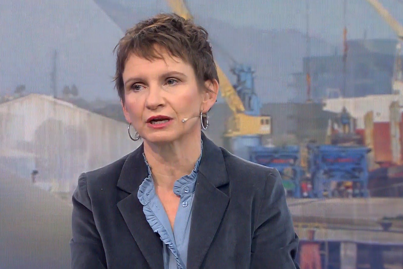 Ministra Tohá: "Tenemos muchos carabineros cumpliendo funciones que no son netamente policiales"