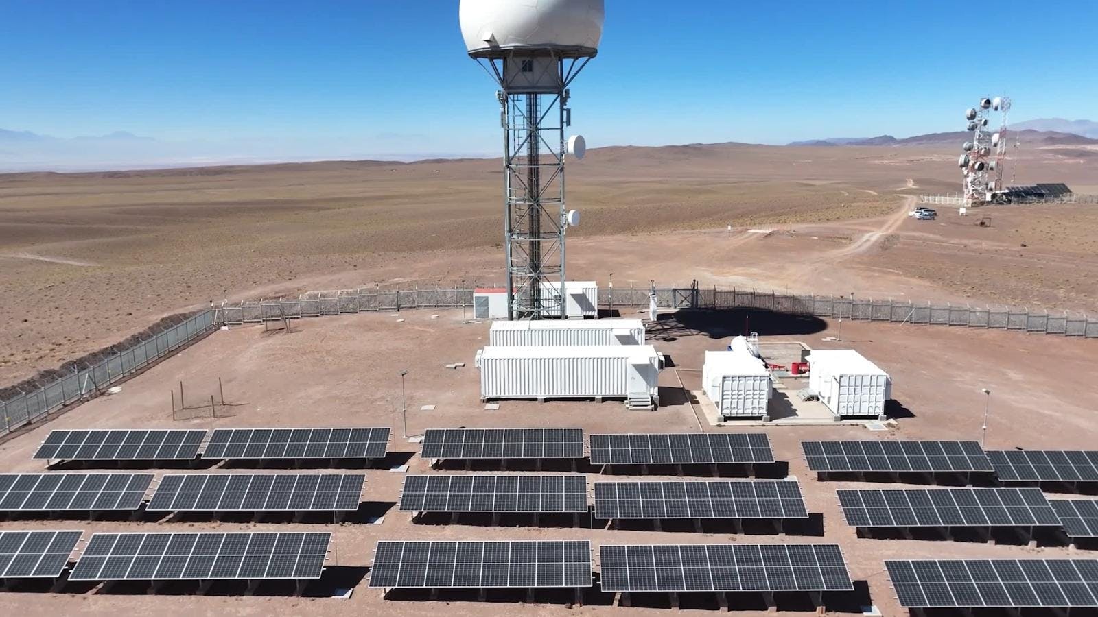 Primera torre de control operada con energía solar en Chile  