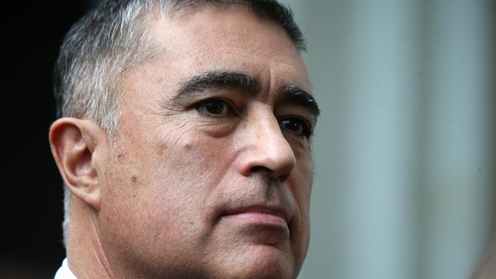 Desbordes va por la alcaldía de Santiago: Hassler tiene paralizada la recuperación del centro