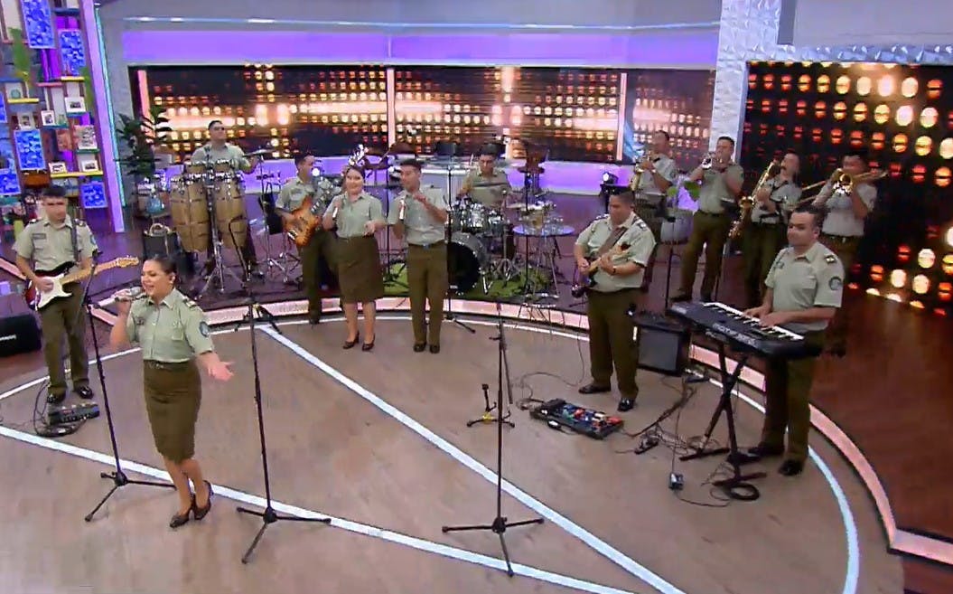 Se vienen los 97 años de Carabineros : disfrutamos junto a la "Small Band"