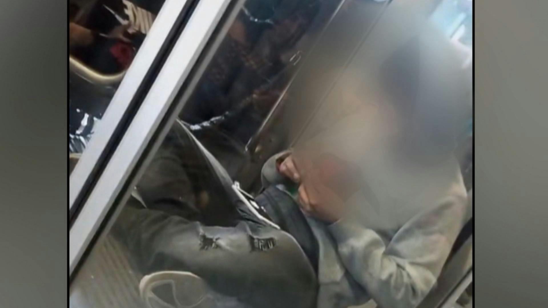 Video capta presunto consumo de droga en Metro de Valparaíso 