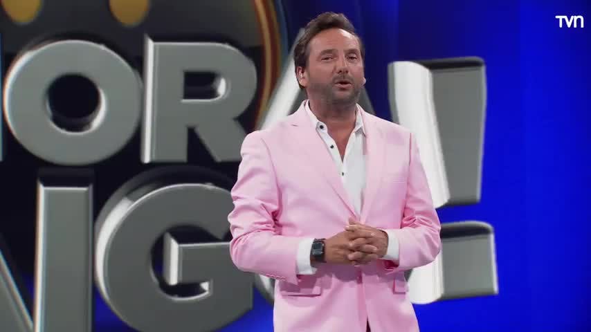 ¿La pantera rosa? Daniel decide innovar con su chaqueta