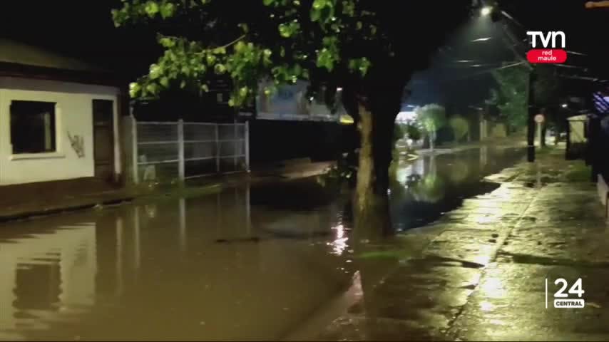 Lluvia causó estragos en ferretería y centros comerciales