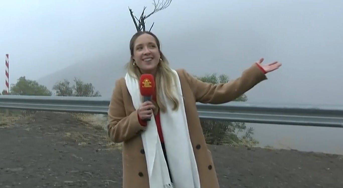 "¡Es la primera vez que veo nevar!" La emoción de periodista del BDAT con la nieve en Farellones