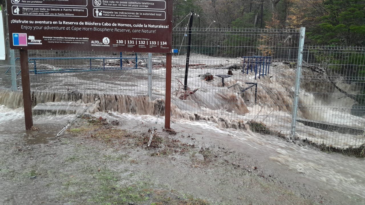 Desborde de río en Puerto Williams