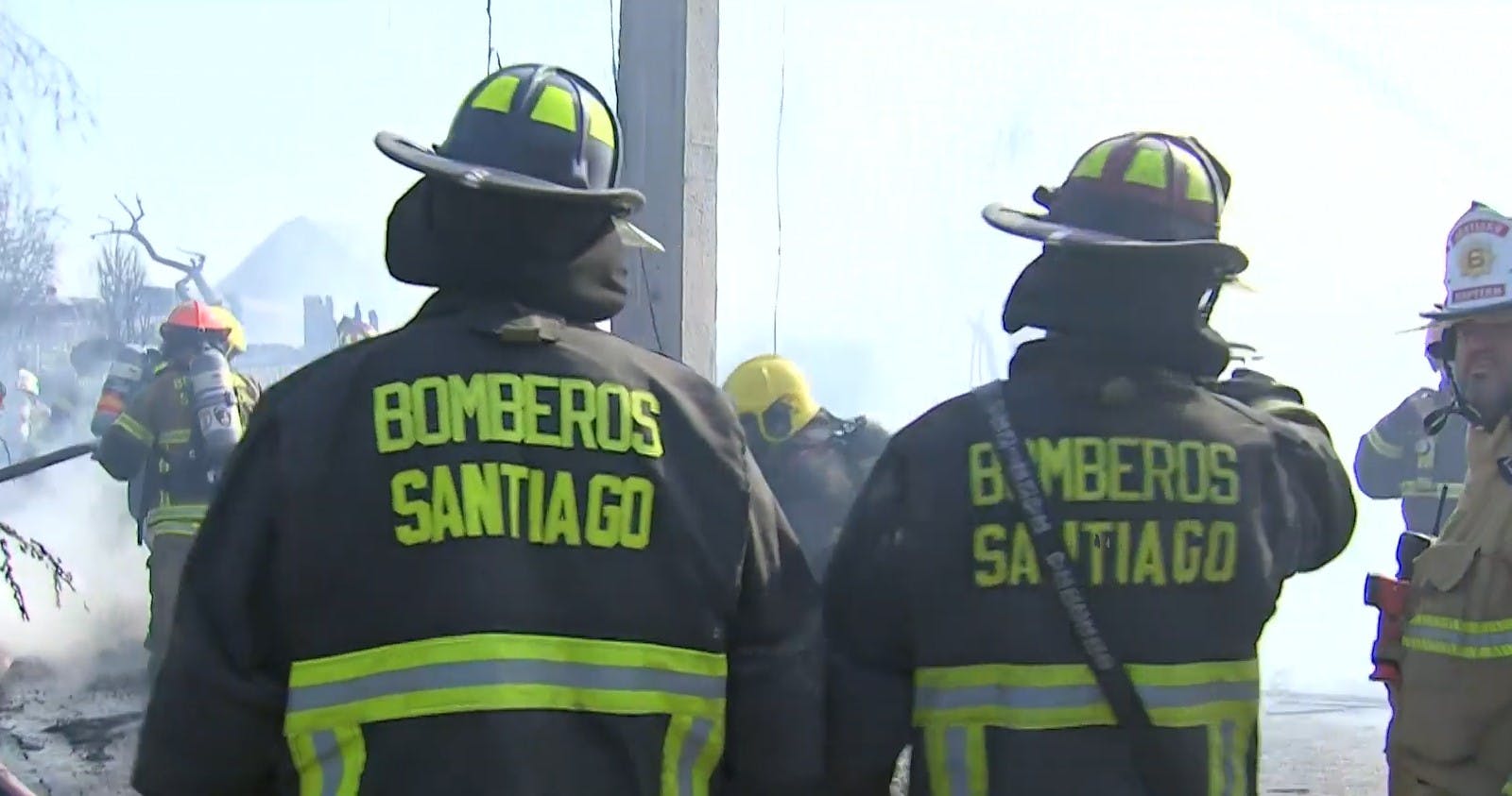 Al frente de una bodega de venta de gas: Controlan peligroso incendio en Estación Central