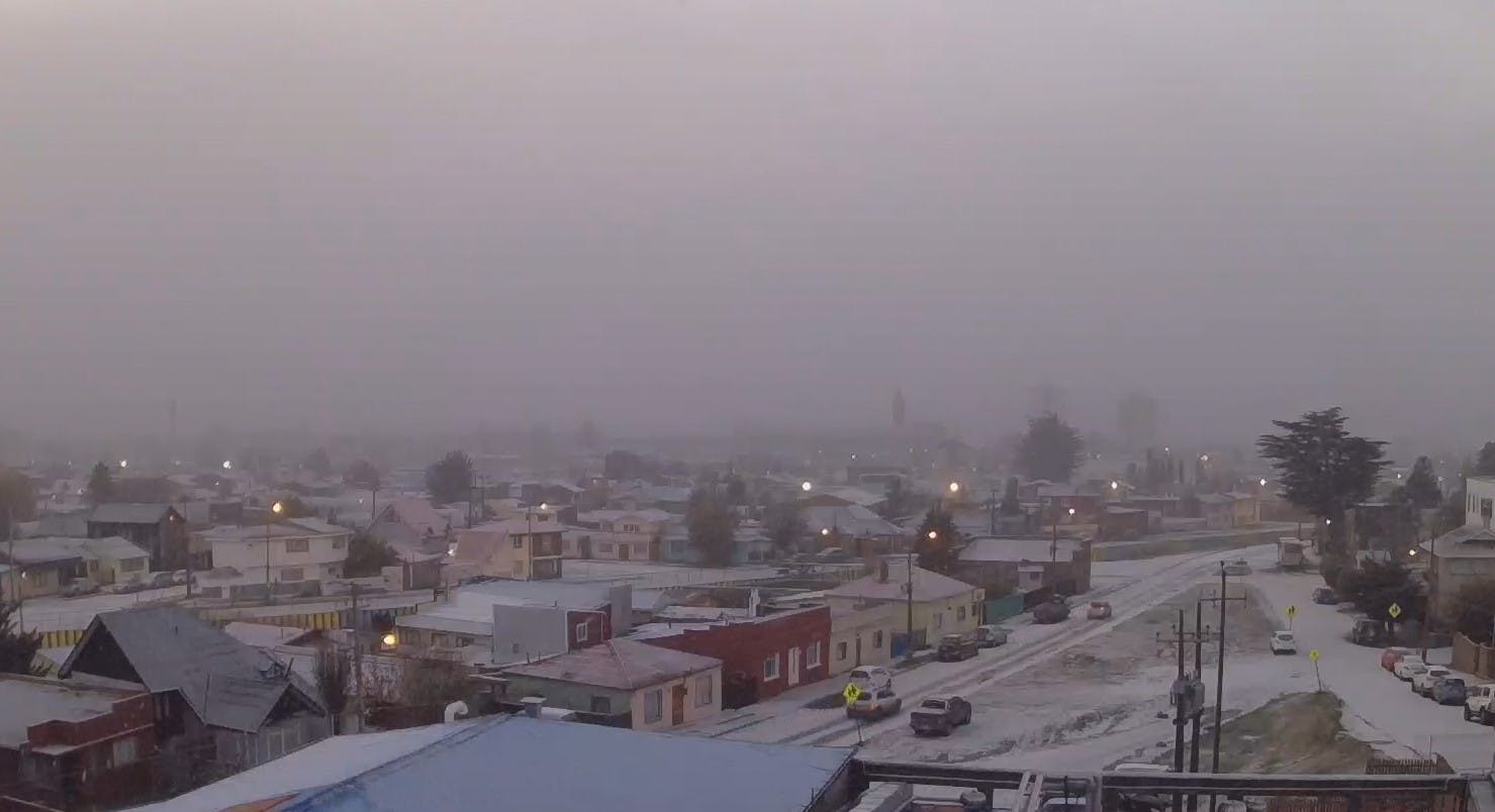 ¡La primera nevada del año! Lindo amanecer en Punta Arenas 