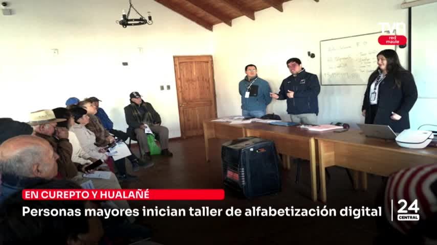 Personas mayores inician taller de alfabetización digital