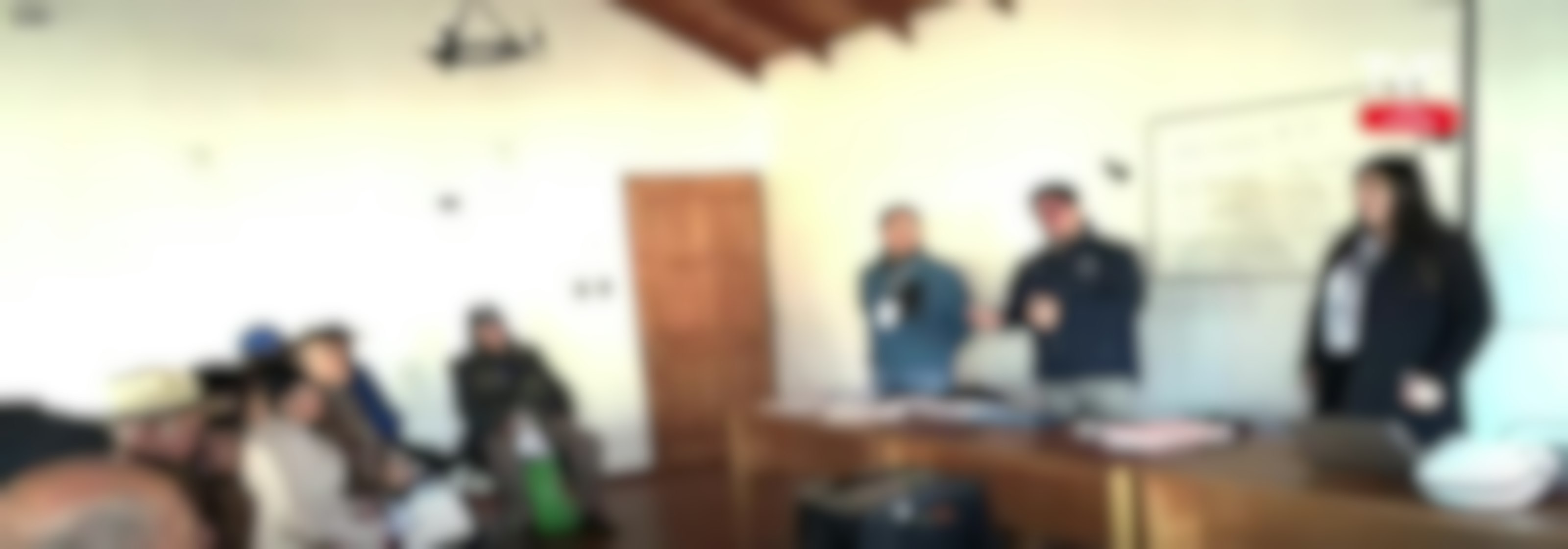 Personas mayores inician taller de alfabetización digital