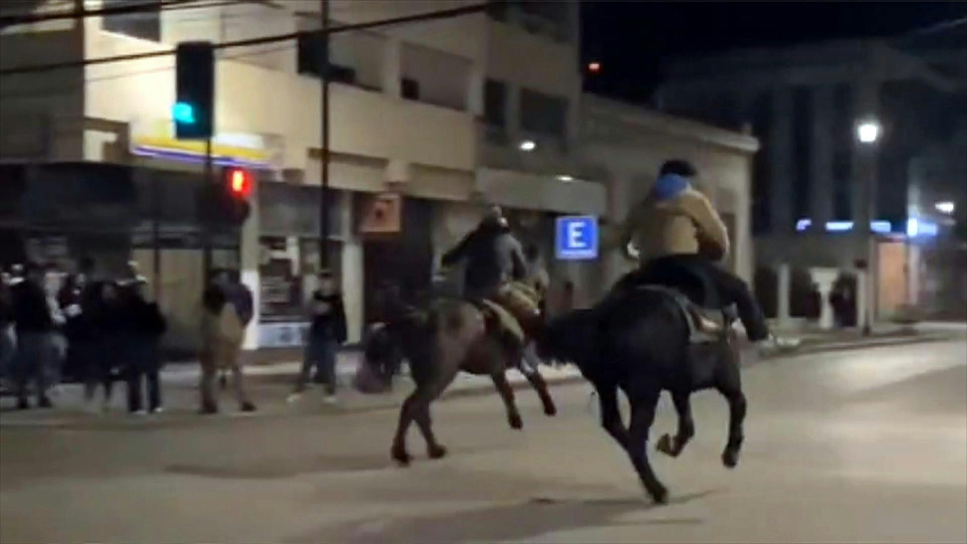 Insólita carrera de caballos