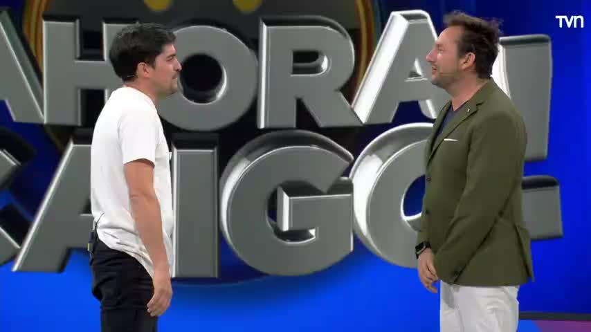 Participantes cantan feliz cumpleaños a líder de Ahora Caigo