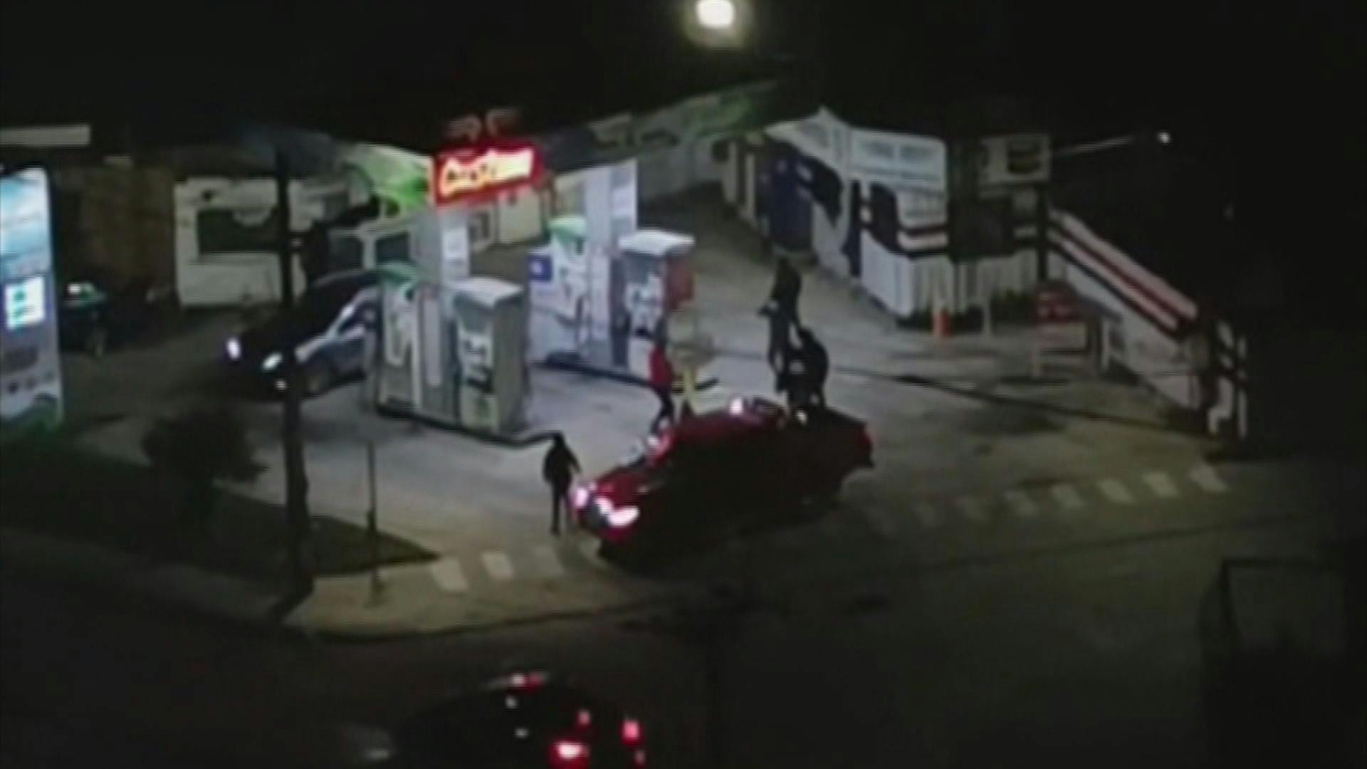 Numerosa banda de delincuentes asalta bencinera en Quilpué