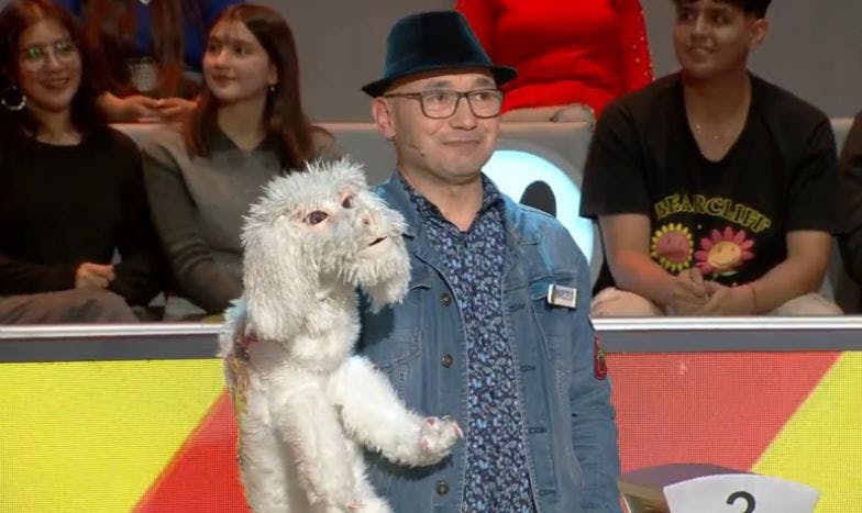 ¿Lo viste? Participante vino acompañado de una marioneta en lugar de su familia