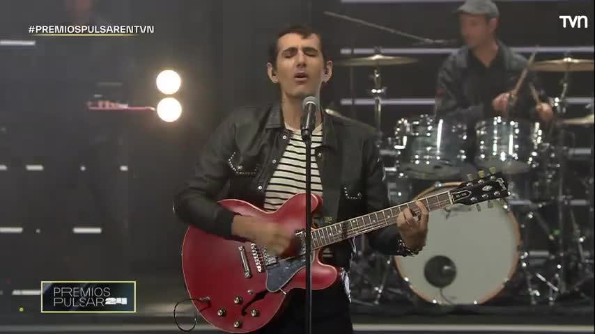 Revive la presentación de Alex Anwandter en los Premios Pulsar 2024