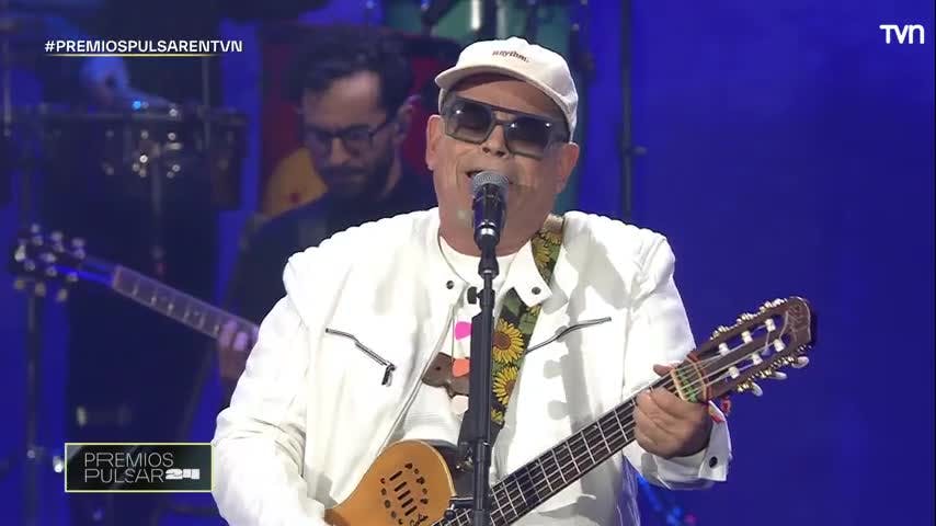 Joe Vasconcellos abrió los Premios Pulsar 2024 