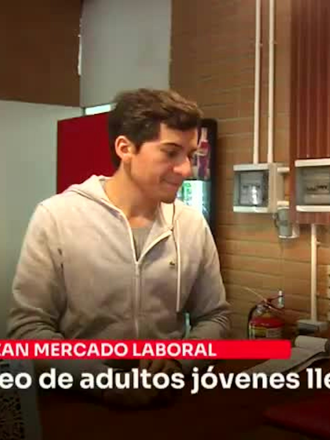 Empleo de adultos jóvenes llega a 76,9%