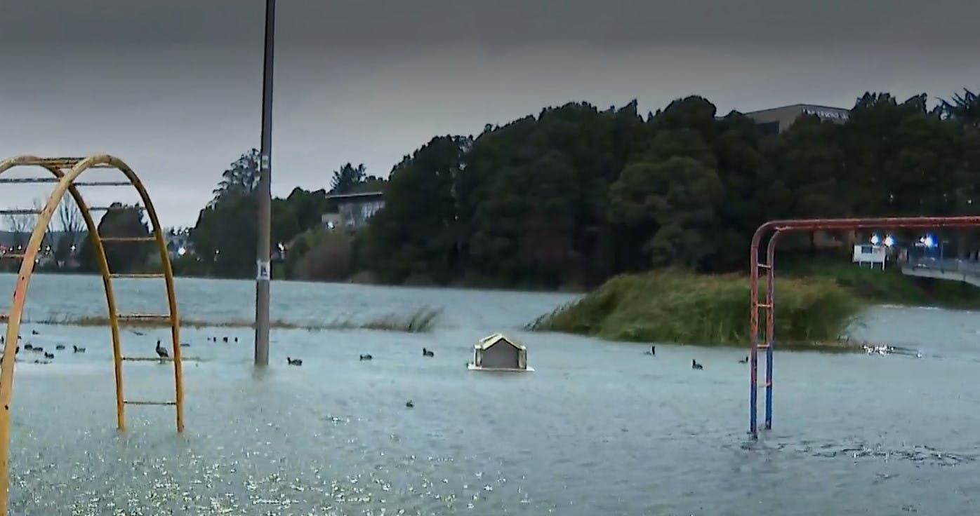 Inundaciones por desborde de laguna en Concepción