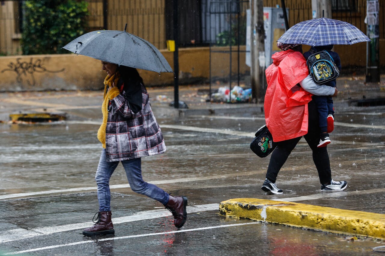 ¿Cómo se prepara la RM para la llegada del sistema frontal con intensas lluvias?