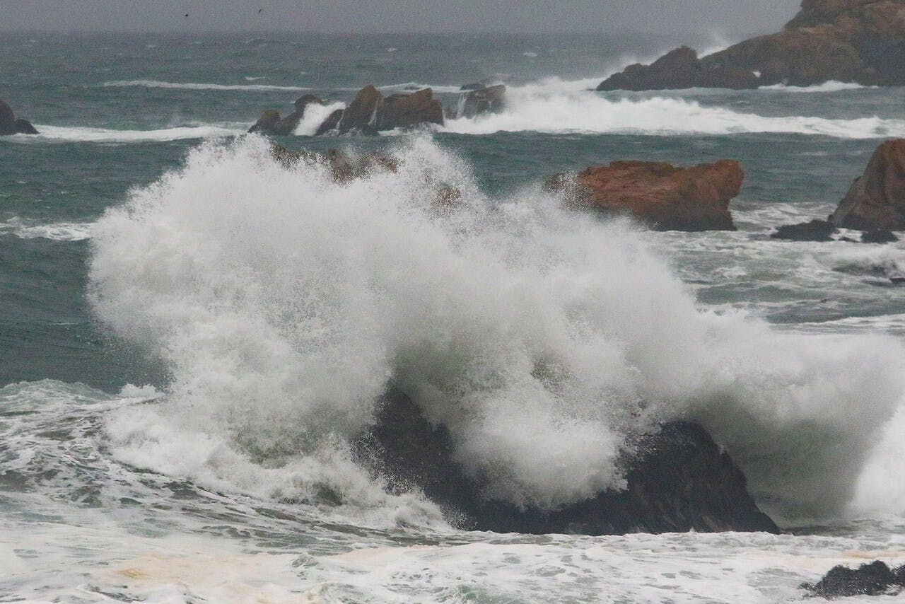 No se arriesgue: Marejadas y fuertes ráfagas de viento en el borde costero de Viña de Mar