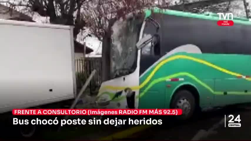 Investigan causa de choque a poste