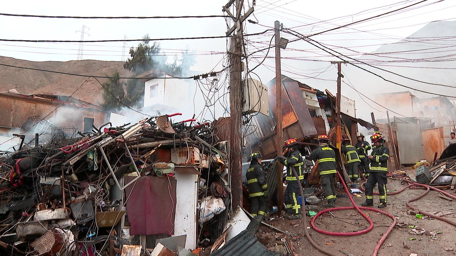 Dos viviendas destruidas y 9 damnificados tras incendio en campamento