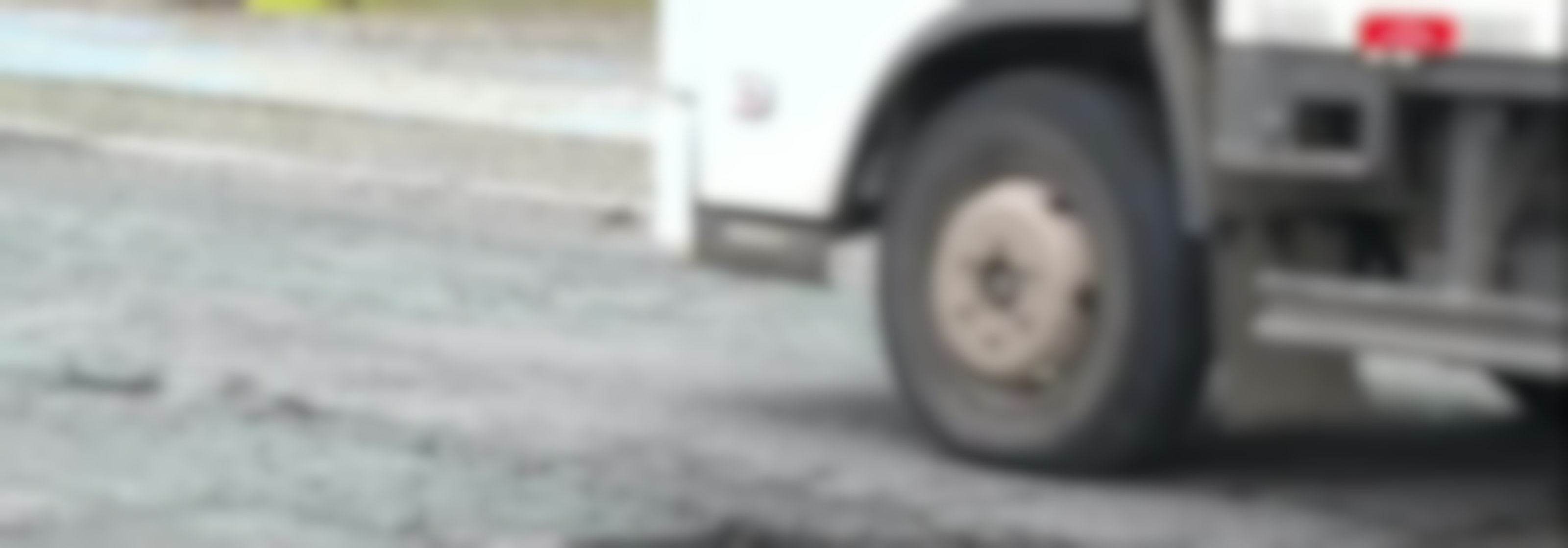 Baches complican a conductores