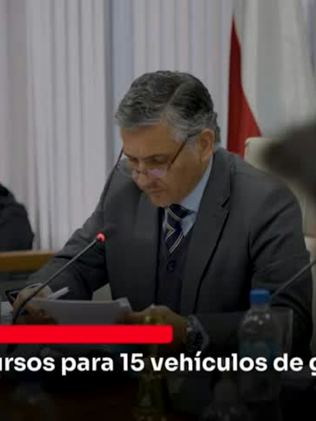 Aprueban recursos para 15 vehículos de gendarmería