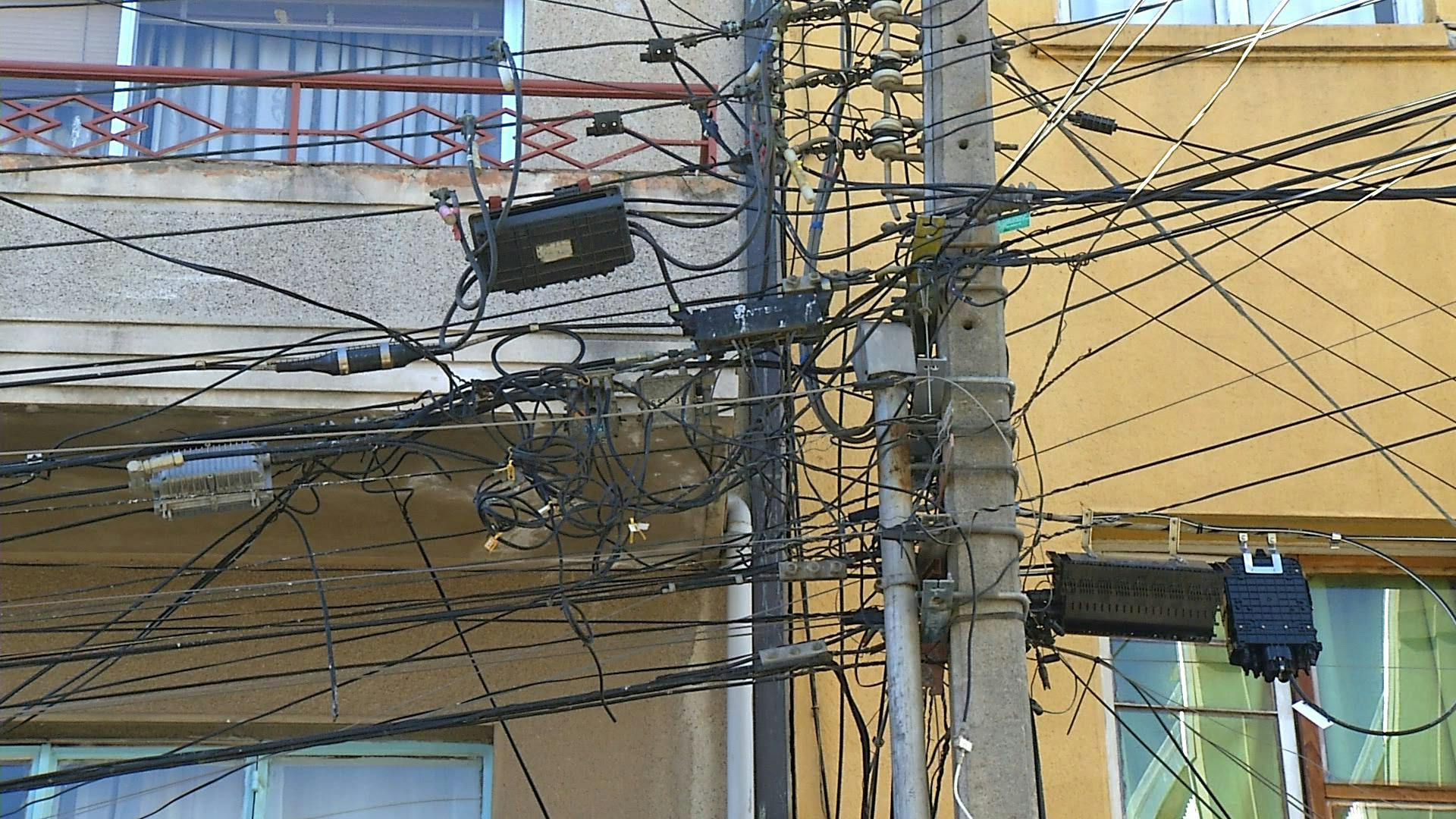 Cortes de electricidad afectan a comerciantes y residentes de calle Valparaíso