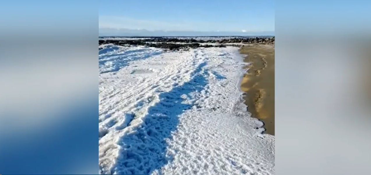 ¿Qué factores deben ocurrir para que el mar se congele?