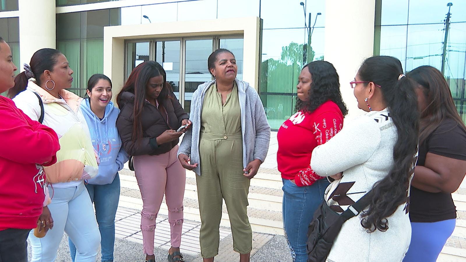 Trabajadoras desvinculadas con concesionaria del hospital interponen demanda