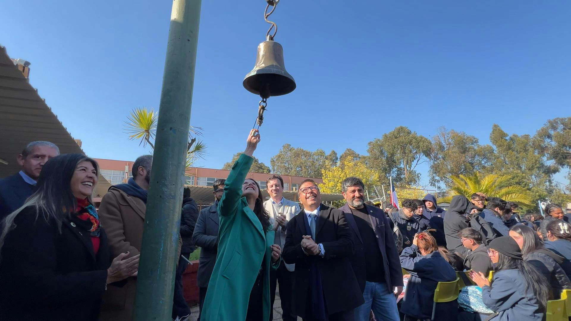 Sonó la campana de vuelta a clases para los niños de la región