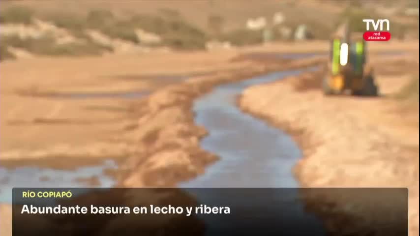 BASURAL EN EL RÍO